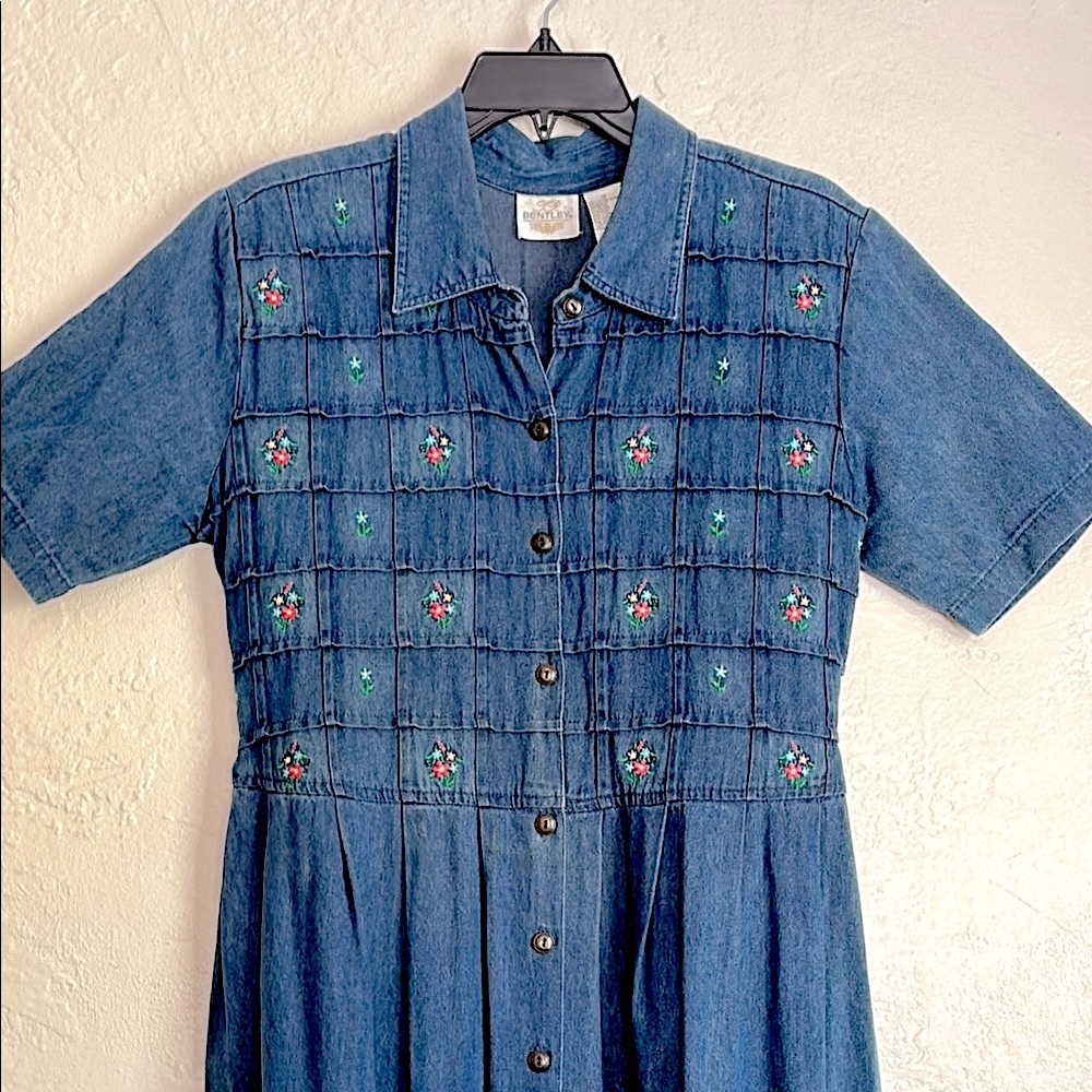 Blue Buttoned vintage denim Midi dress with Notched Collar and embroidery